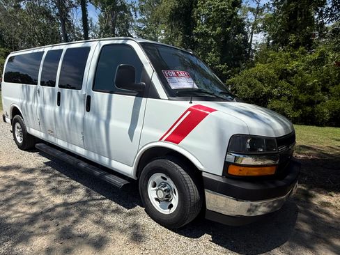Used 2017 Chevrolet Express 3500 LT w/ LT Preferred Equipment Group RWD image 1