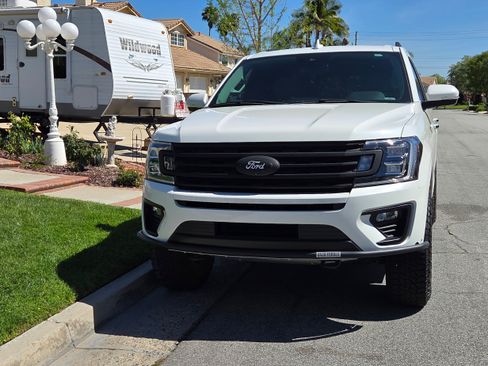 Used 2021 Ford Expedition Limited image 5