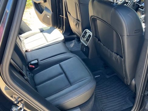 Used 2021 Porsche Macan S image 15