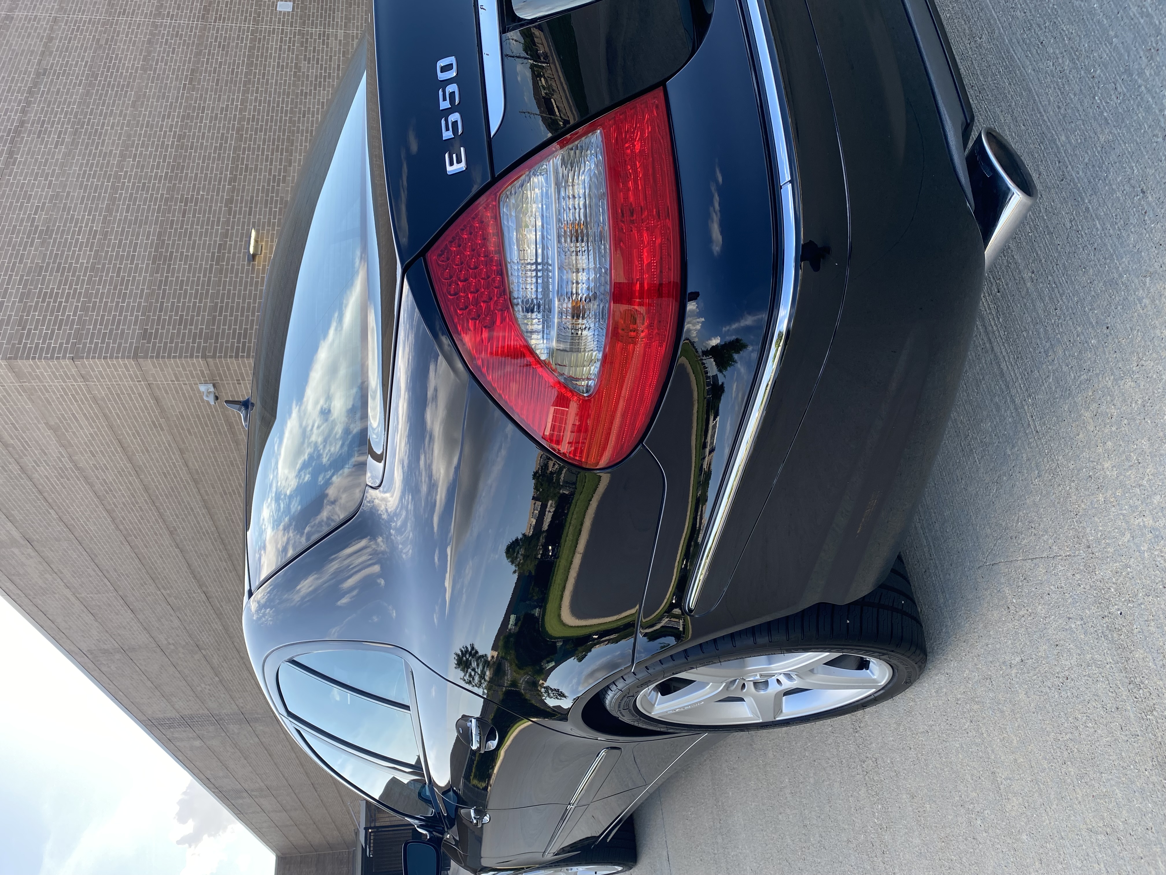 Used 2009 Mercedes-Benz E 550 Sedan image 15