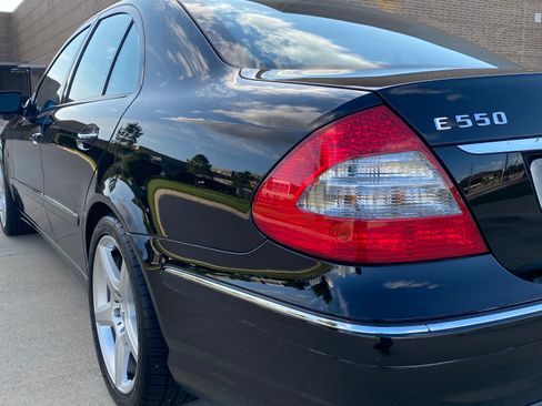 Used 2009 Mercedes-Benz E 550 Sedan image 15
