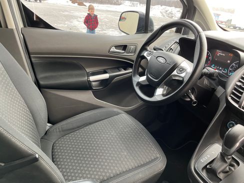 Used 2019 Ford Transit Connect XLT image 4
