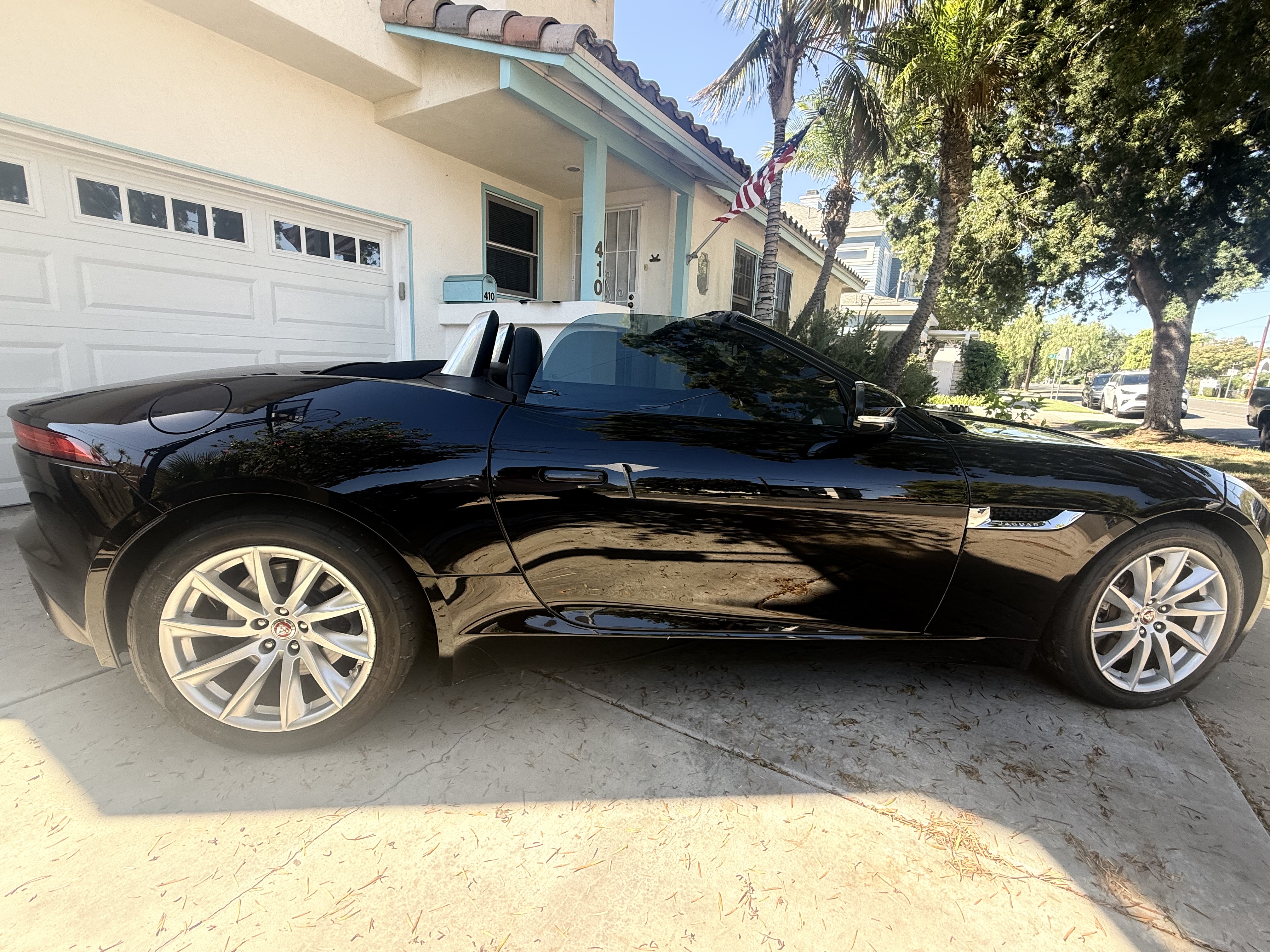 Used 2017 Jaguar F-TYPE Convertible RWD image 9