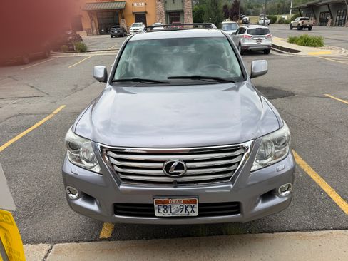 Used 2011 Lexus LX 570 4WD w/ Luxury Pkg image 5