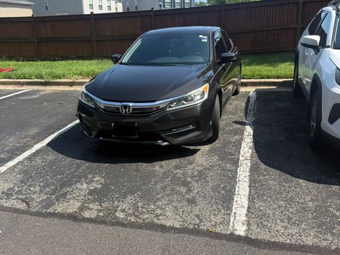 Used 2016 Honda Accord EX image 1