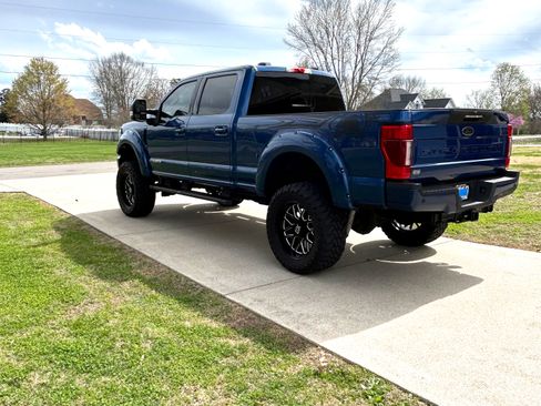 Used 2022 Ford F250 Lariat w/ Black Appearance Package image 12