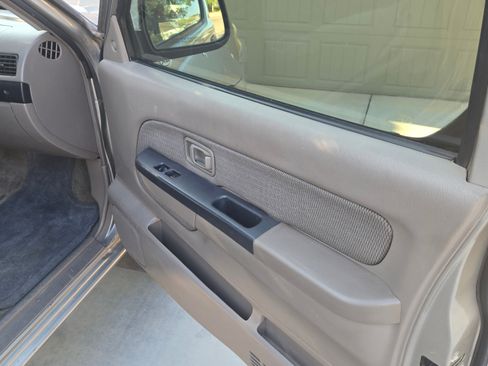 Used 2004 Nissan Frontier XE w/ (PWR) Pwr Pkg image 9