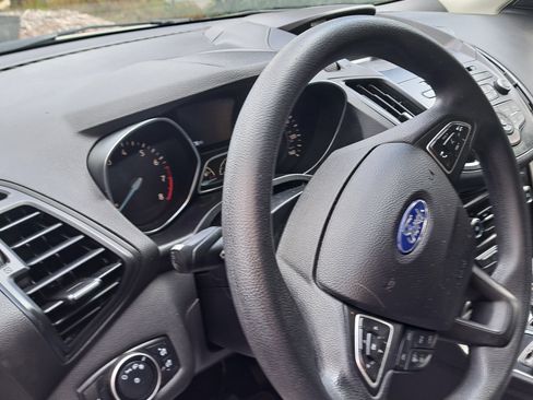 Used 2017 Ford Escape S image 5