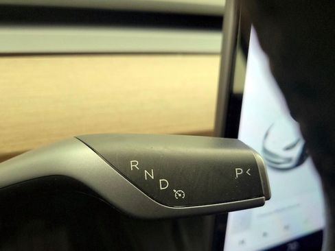 Used 2021 Tesla Model 3 Standard Range Plus image 12