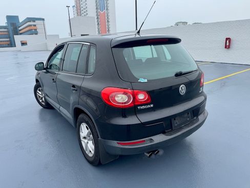 Used 2011 Volkswagen Tiguan S image 6