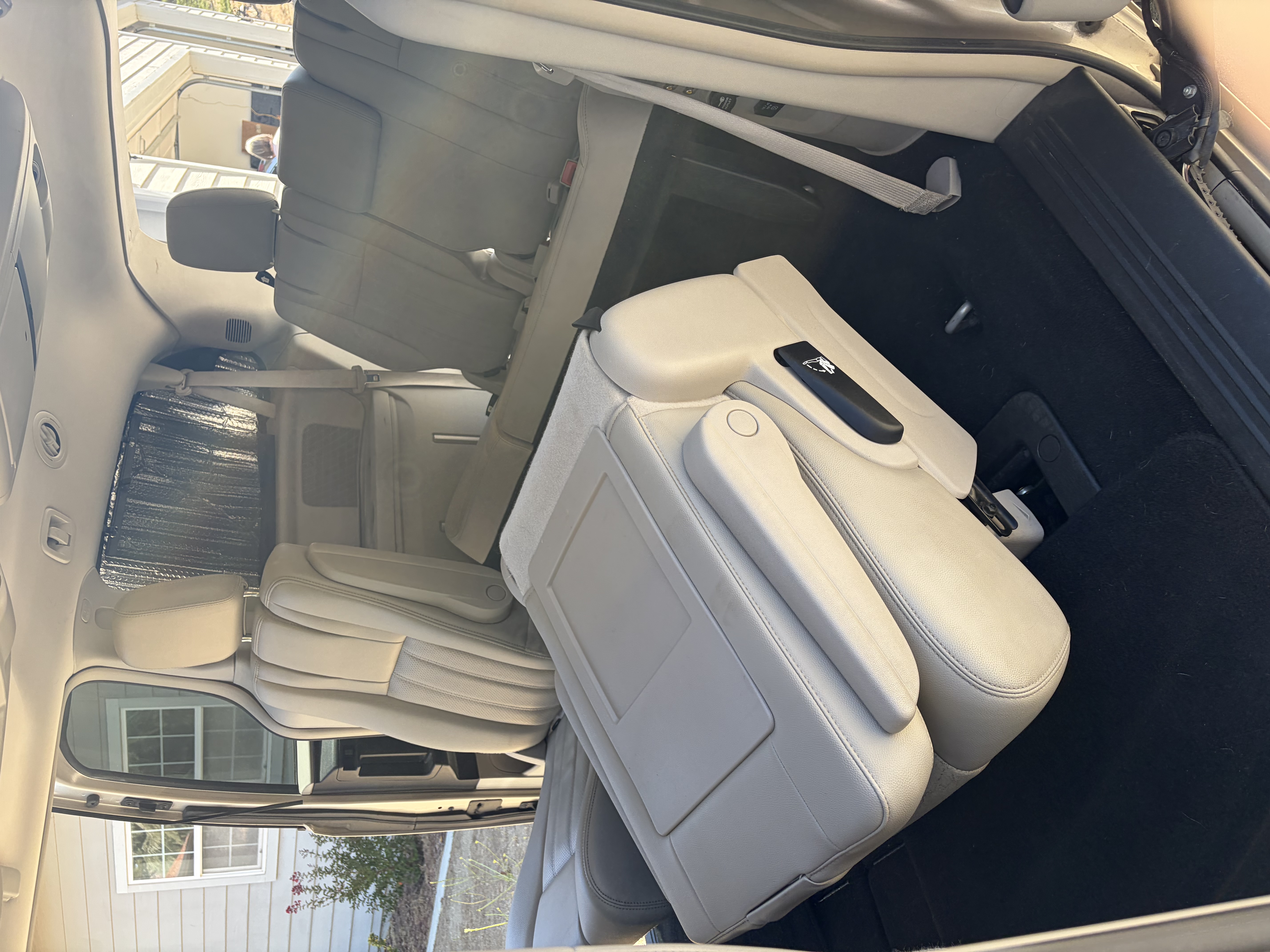 Used 2013 Chrysler Town & Country Touring-L w/ Entertainment Group #2 FWD image 12