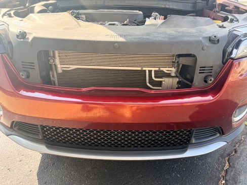 Used 2019 Jeep Cherokee Limited AWD/4WD image 26