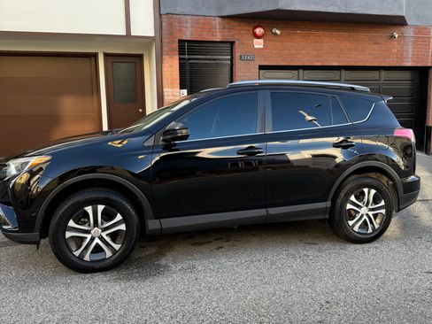 Used 2017 Toyota RAV4 LE image 4