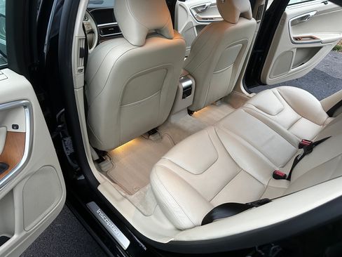 Used 2016 Volvo S60 T5 Inscription Platinum image 13