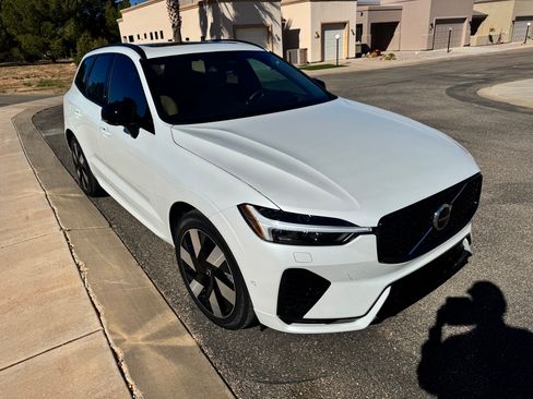 Used 2025 Volvo XC60 T8 Ultra w/ Protection Package Premier image 5