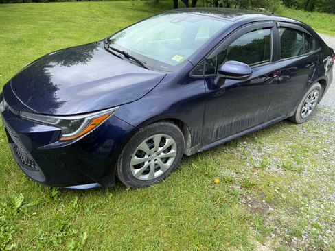 Used 2022 Toyota Corolla LE FWD image 1