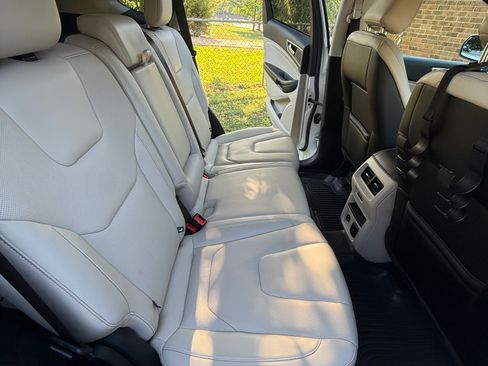 Used 2022 Ford Edge Titanium w/ Equipment Group 301A AWD/4WD image 16