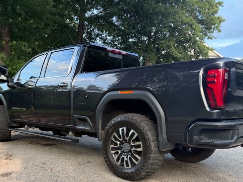 Used 2024 GMC Sierra 2500 Denali Ultimate AWD/4WD image 8