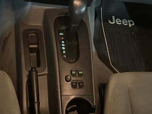 Used 2007 Jeep Liberty Sport image 6