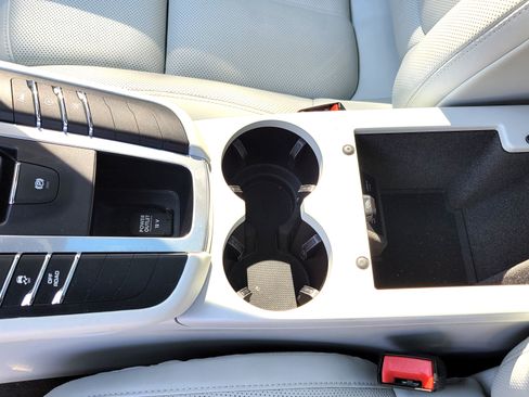 Used 2020 Porsche Macan image 13