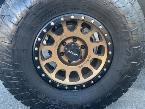 Used 2022 Ford Bronco Black Diamond image 9