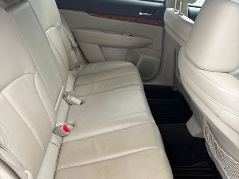 Used 2011 Subaru Outback 2.5i Limited AWD/4WD image 9