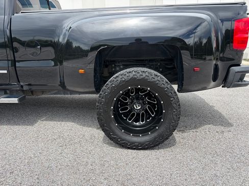 Used 2018 GMC Sierra 3500 Denali w/ Duramax Plus Package AWD/4WD image 9