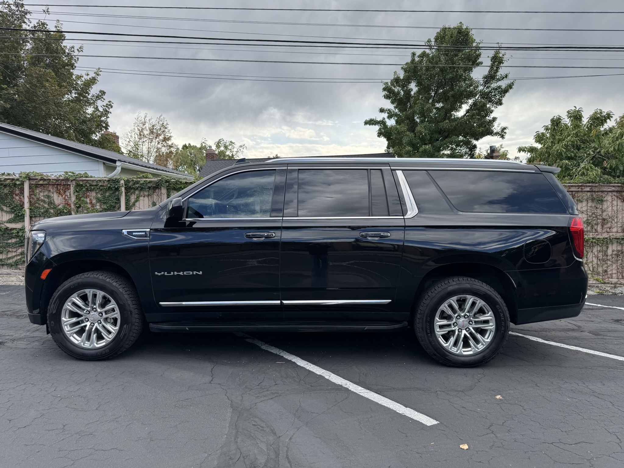 Used 2023 GMC Yukon XL SLT AWD/4WD image 14