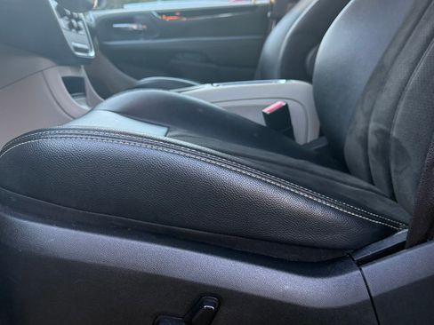 Used 2019 Dodge Grand Caravan SXT image 13