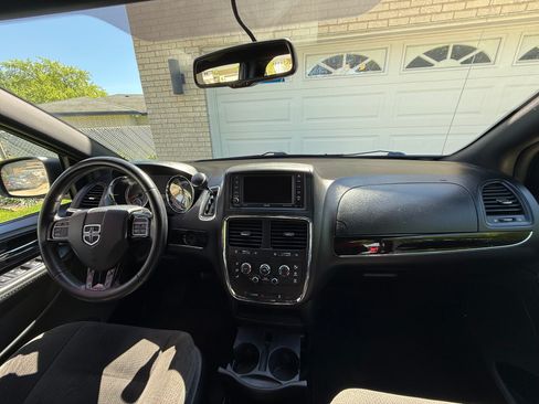 Used 2018 Dodge Grand Caravan SE FWD image 5