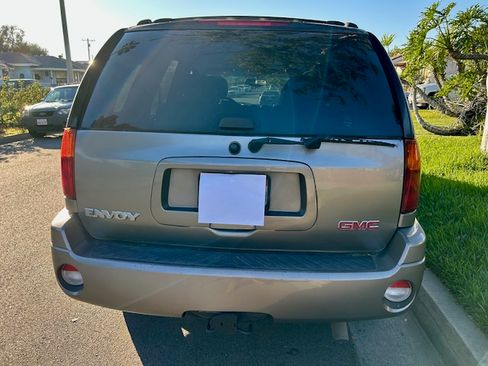 Used 2005 GMC Envoy SLT image 4