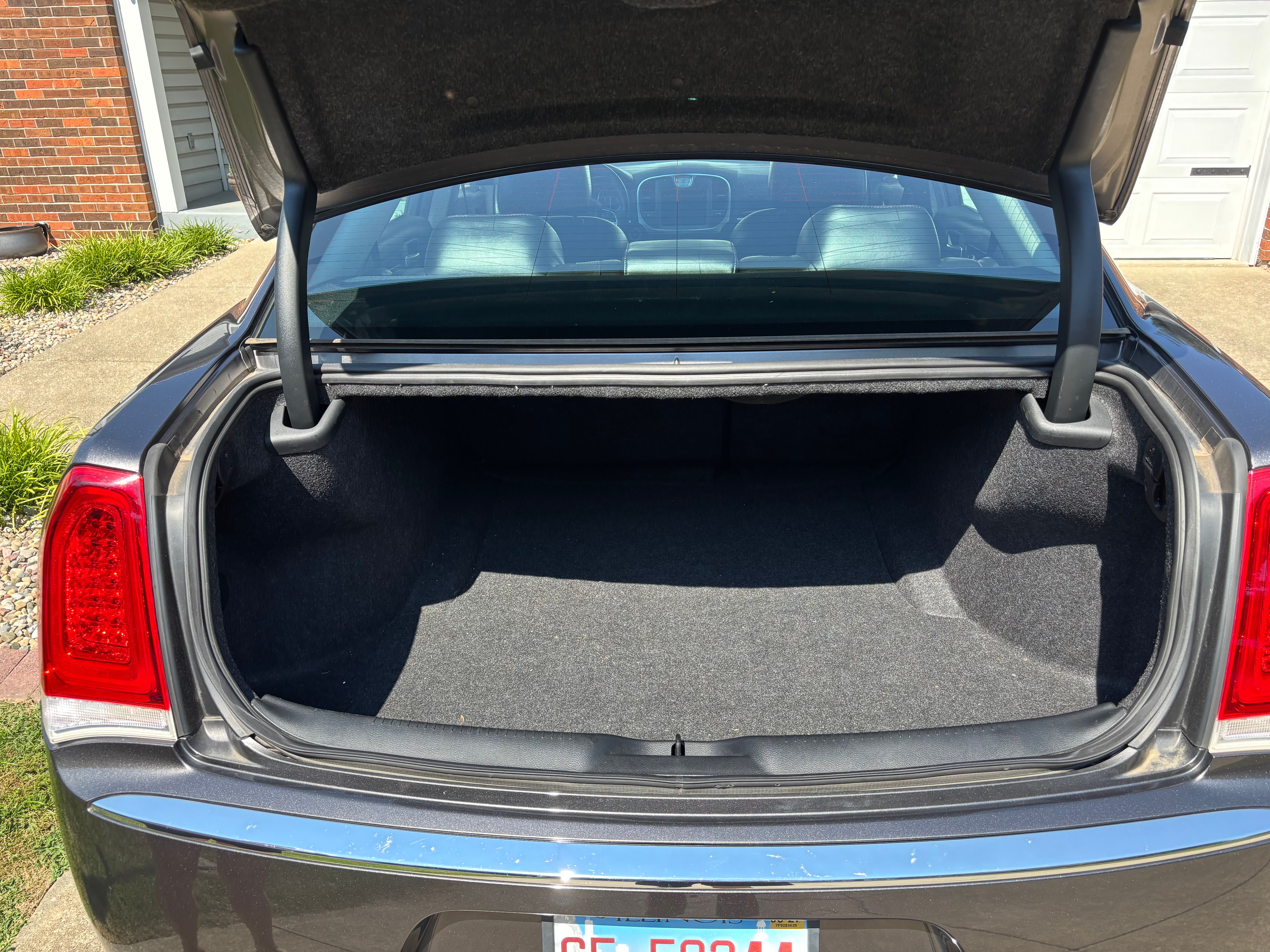 Used 2017 Chrysler 300 Limited w/ Value Package RWD image 11