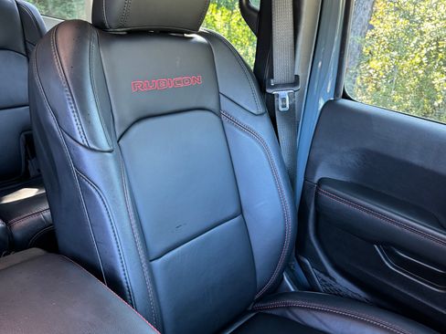 Used 2024 Jeep Wrangler Unlimited Rubicon AWD/4WD image 23