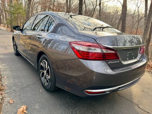 Used 2017 Honda Accord LX image 5