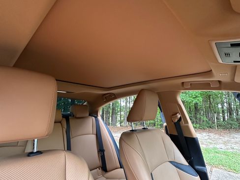 Used 2023 Lexus ES 350 w/ Premium Package image 14