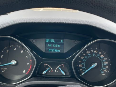 Used 2012 Ford Focus SE w/ SE Winter Pkg image 9