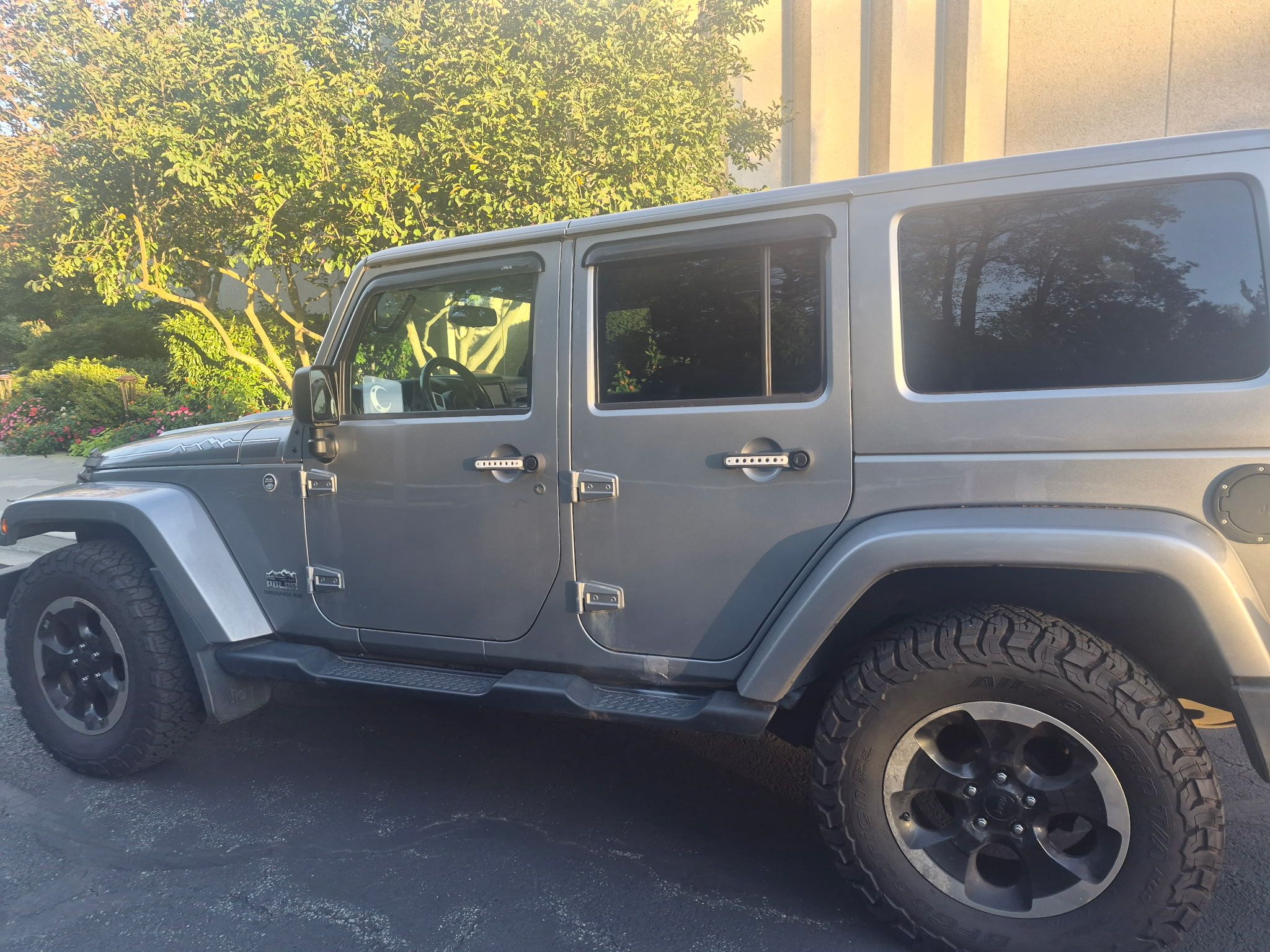 Used 2014 Jeep Wrangler Unlimited Sahara AWD/4WD image 5