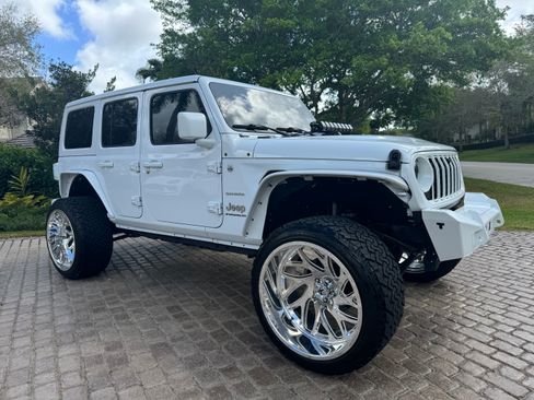 Used 2024 Jeep Wrangler Unlimited Sahara w/ Technology Group image 6