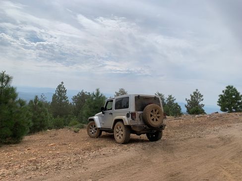 Used 2012 Jeep Wrangler Sahara w/ Connectivity Group AWD/4WD image 4