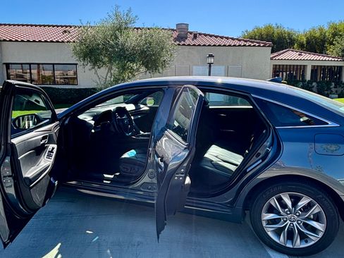 Used 2021 Toyota Avalon XLE image 4