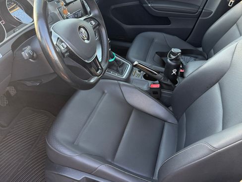 Used 2015 Volkswagen Golf TDI S image 8