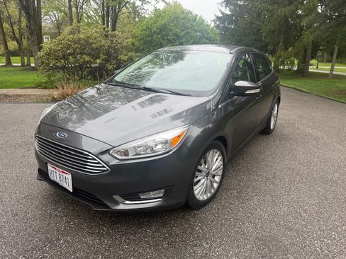 Used 2018 Ford Focus Titanium FWD image 4