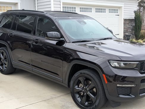 Used 2022 Jeep Grand Cherokee L Limited w/ Black Appearance Package image 4