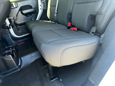 Used 2019 Jeep Wrangler Unlimited Sport AWD/4WD image 11
