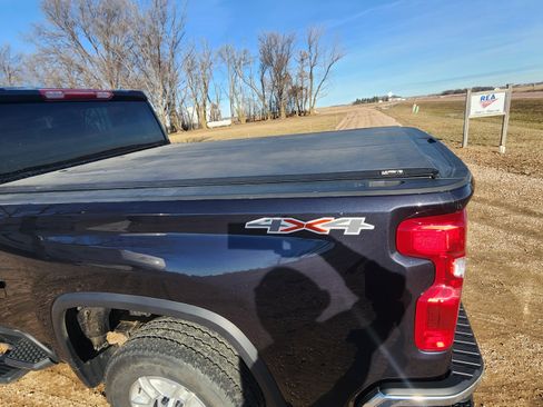 Used 2024 Chevrolet Silverado 2500 LT w/ Convenience Package image 5