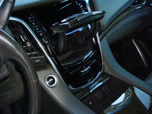 Used 2019 Cadillac Escalade ESV Platinum image 5