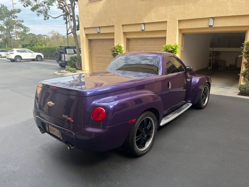 Used 2004 Chevrolet SSR w/ Preferred Equipment Group RWD image 1