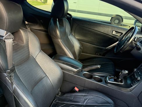 Used 2014 Hyundai Genesis 3.8 image 24