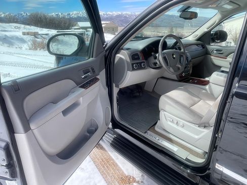 Used 2011 Chevrolet Tahoe LTZ image 8