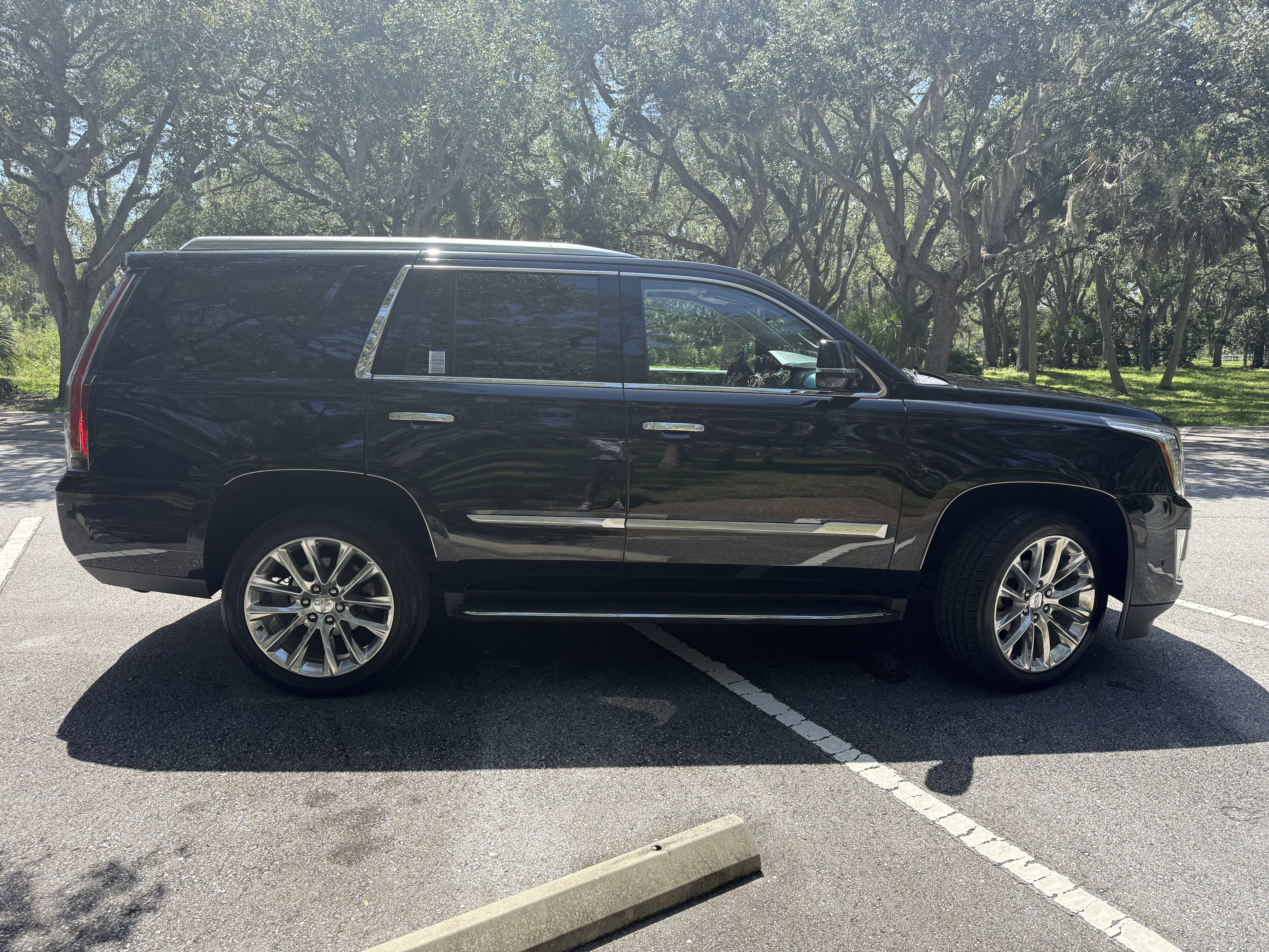 Used 2018 Cadillac Escalade Luxury RWD image 14